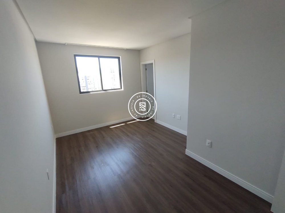 03 sutes novo em Itapema