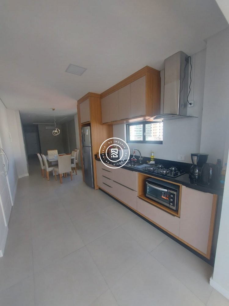 Apto semi-mobiliado com 03 dormitrios