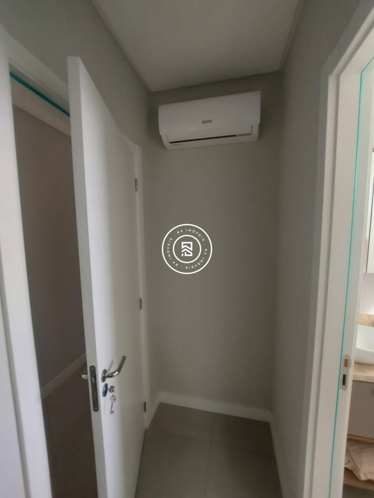 Apto semi-mobiliado com 03 dormitrios