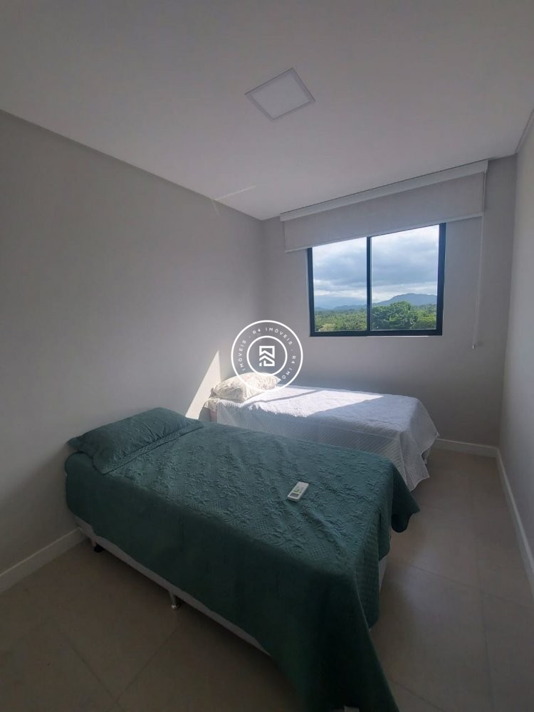 Apto semi-mobiliado com 03 dormitrios