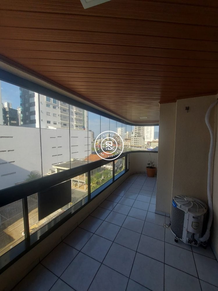 Apartamento a 130m do mar em Itapema