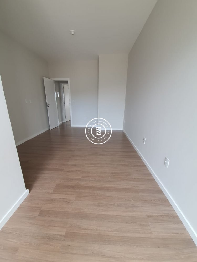 Sobrado Novo em Cambori