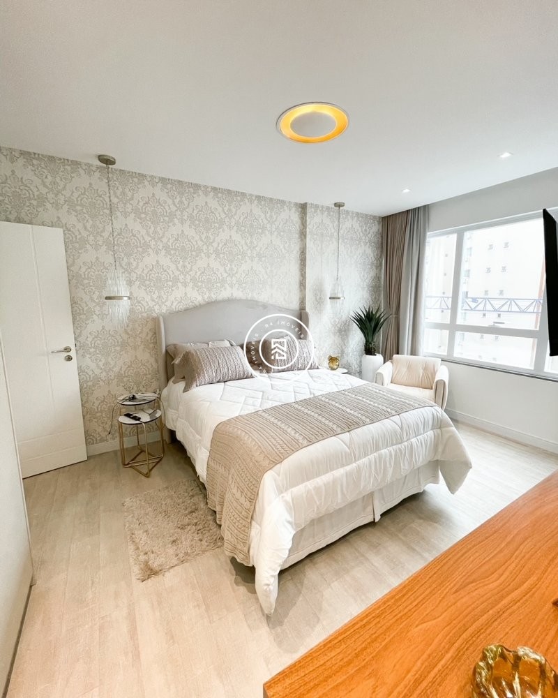 Apto finamente mobiliado de frente para Avenida