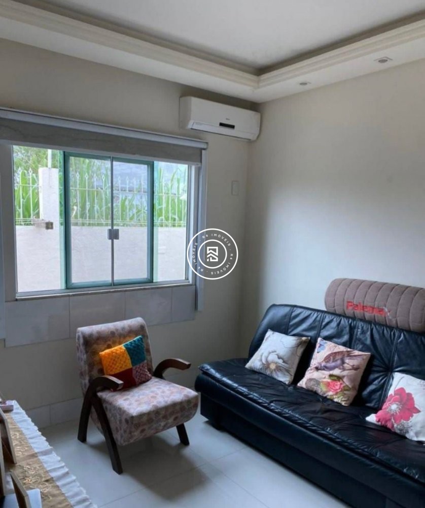 Casa semi-mobiliada em Porto Belo