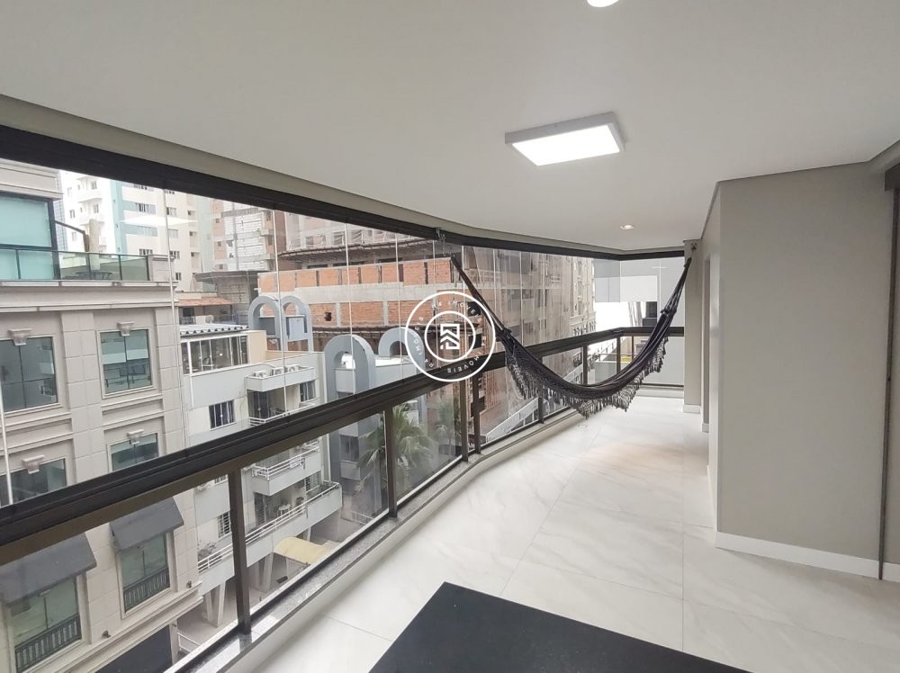 Apartamento na Quadra-mar na Meia Praia