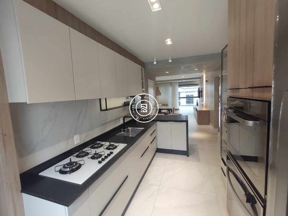 Apartamento na Quadra-mar na Meia Praia