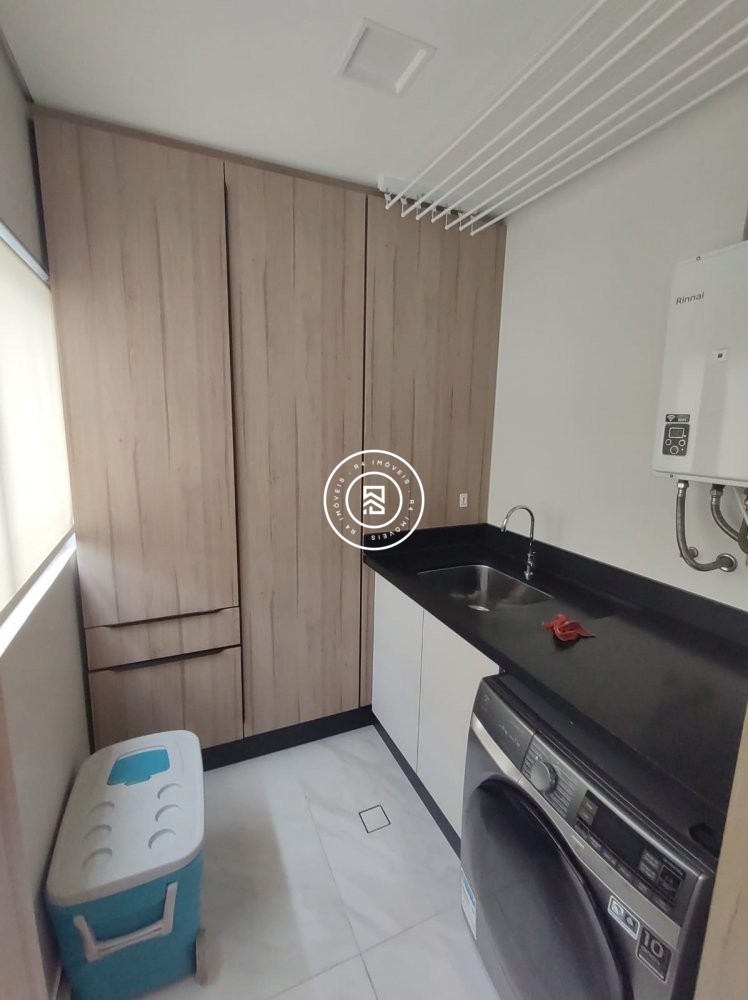 Apartamento na Quadra-mar na Meia Praia