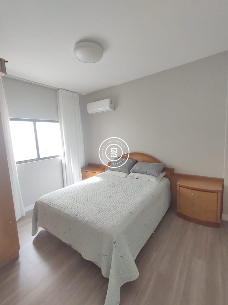 Apartamento na Quadra-mar na Meia Praia