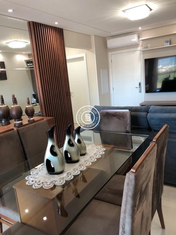 Lindo apartamento com mobilia na Meia Praia