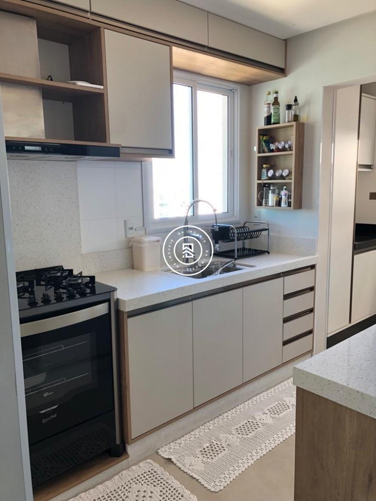 Lindo apartamento com mobilia na Meia Praia