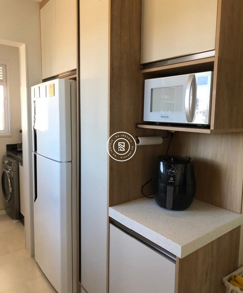 Lindo apartamento com mobilia na Meia Praia