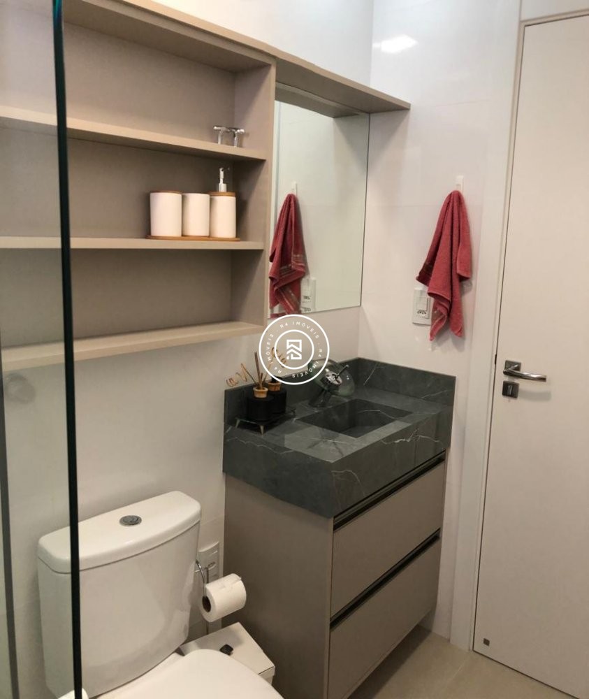 Lindo apartamento com mobilia na Meia Praia