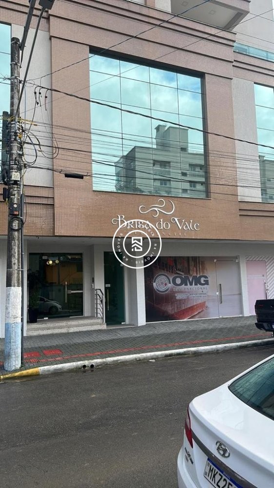 Lindo apartamento com mobilia na Meia Praia