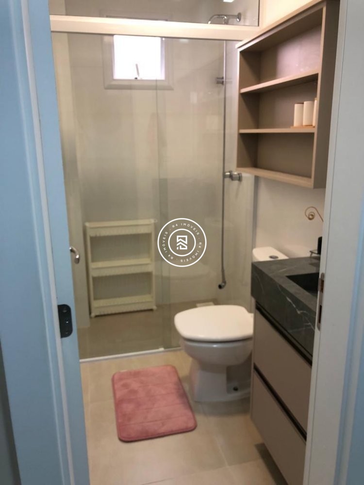 Lindo apartamento com mobilia na Meia Praia