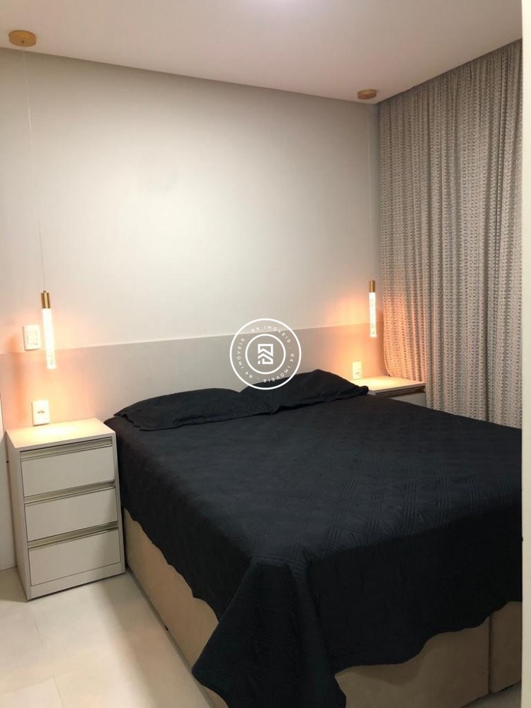 Lindo apartamento com mobilia na Meia Praia