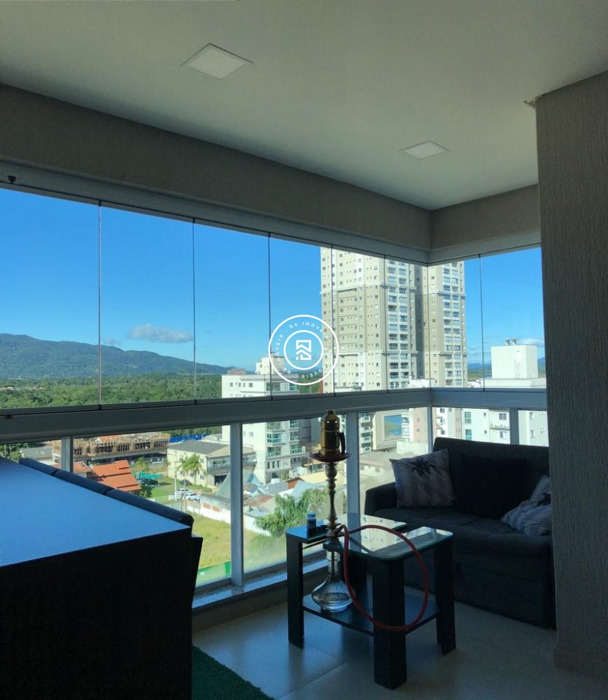 Lindo apartamento com mobilia na Meia Praia