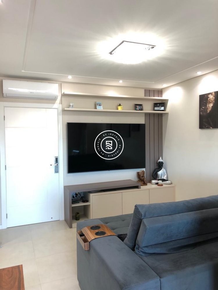 Lindo apartamento com mobilia na Meia Praia