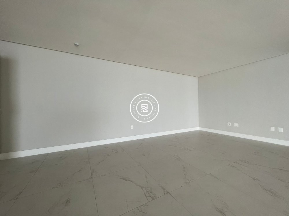 Apartamento novo com ampla vista mar