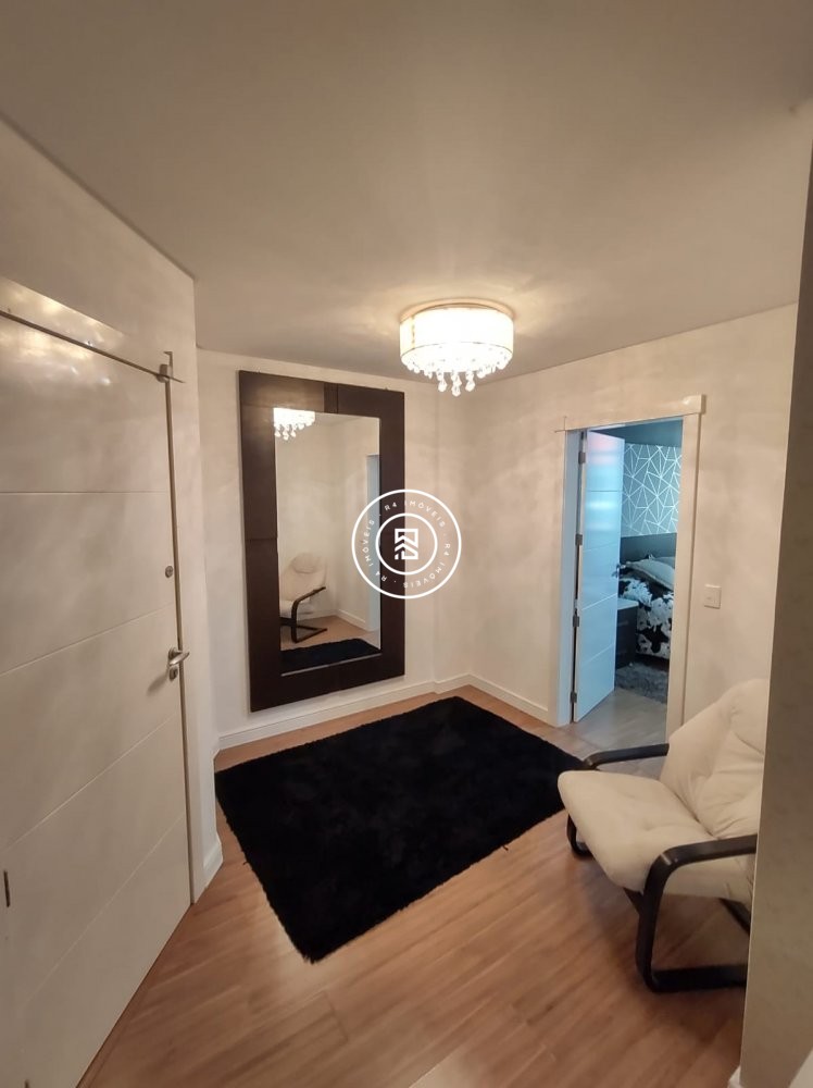 Cobertura duplex mobiliada na Meia Praia