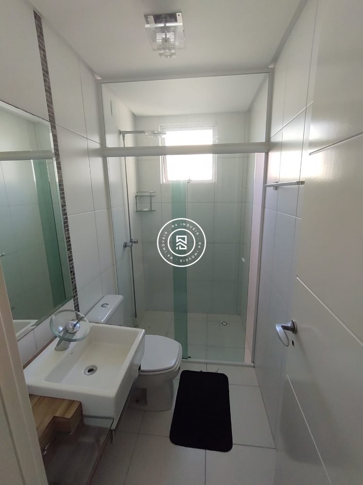 Cobertura duplex mobiliada na Meia Praia