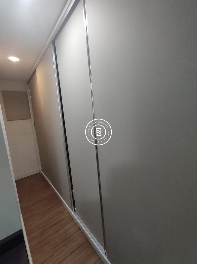 Cobertura duplex mobiliada na Meia Praia