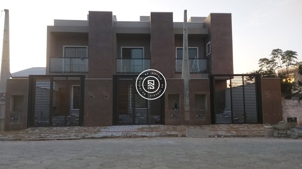 Sobrado novo no Perequ