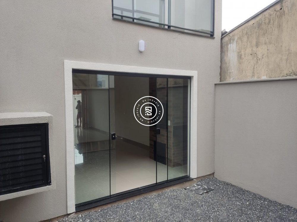 Sobrado novo no Perequ