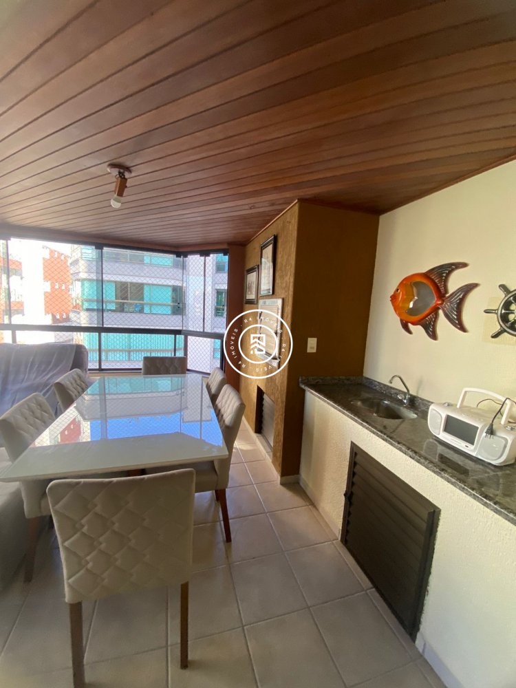 Apto na Meia Praia com vista mar