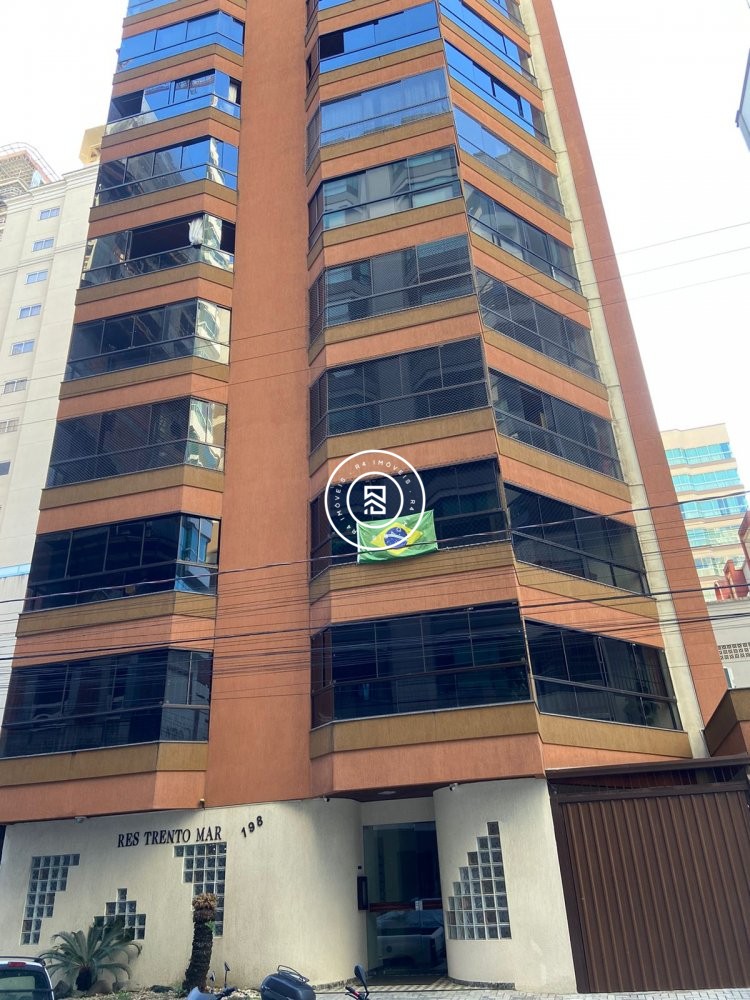 Apto na Meia Praia com vista mar