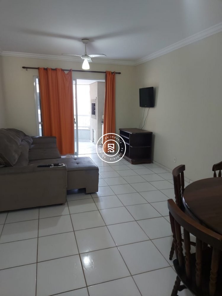 Apartamento com excelente localizao em Itapema