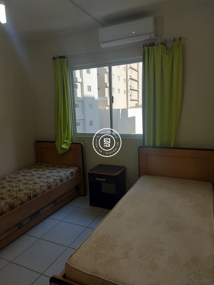 Apartamento com excelente localizao em Itapema