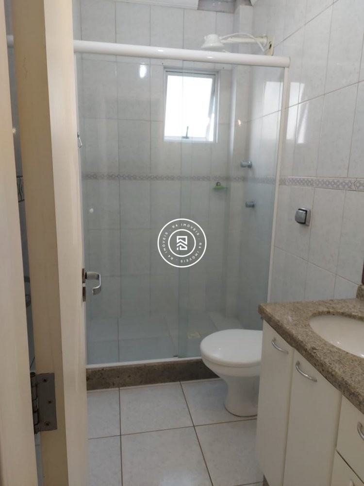 Apartamento com excelente localizao em Itapema