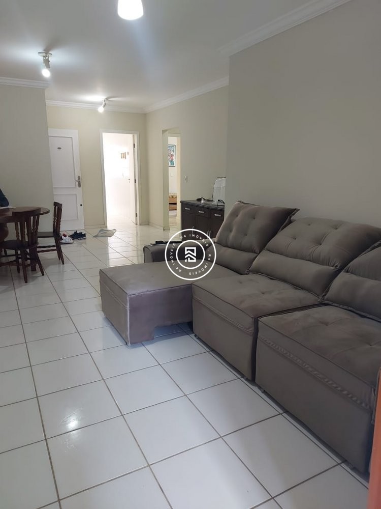 Apartamento com excelente localizao em Itapema