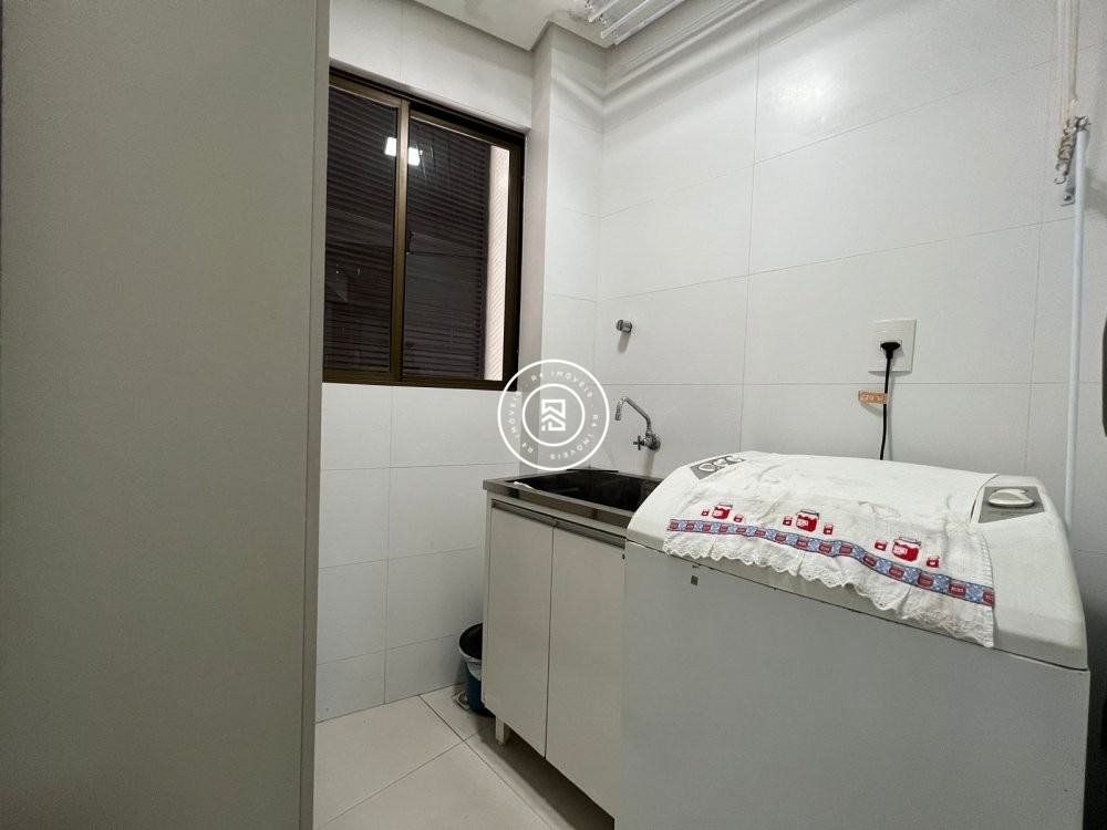 Apto com 03 dormitrios e mobiliado