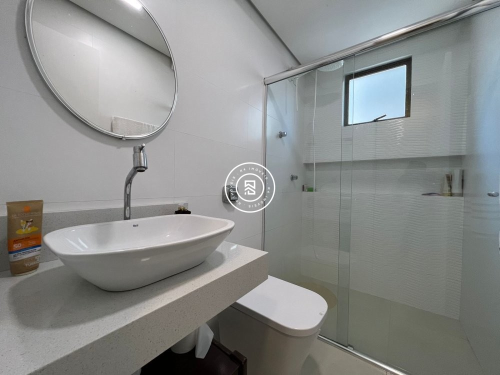 Apto com 03 dormitrios e mobiliado