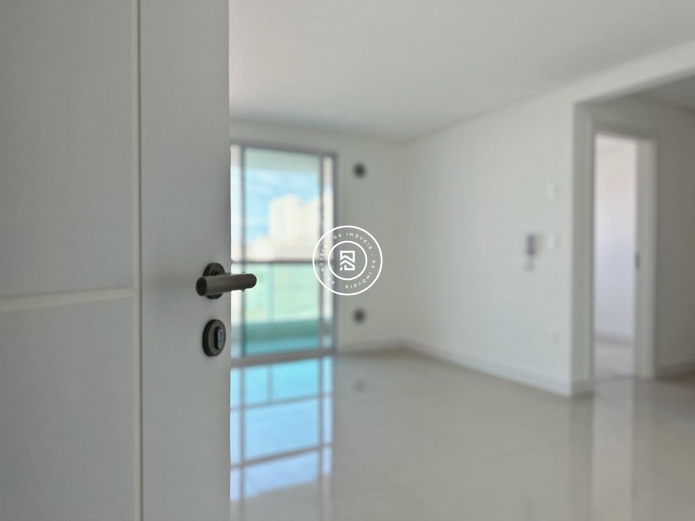 Apartamento novo com 02 dormitrios