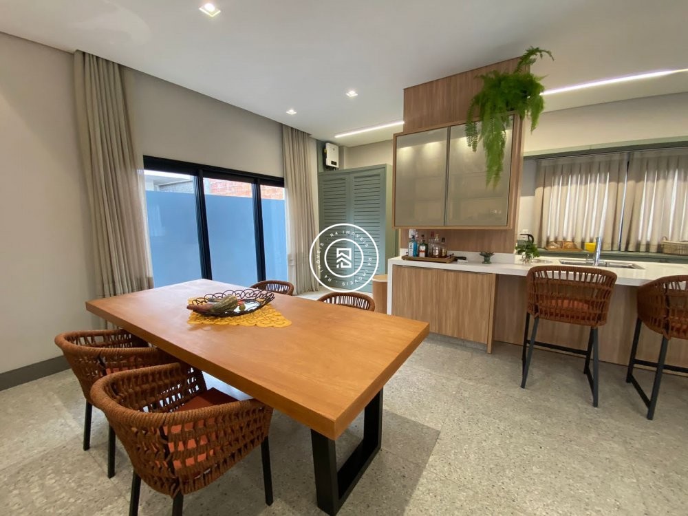 Linda casa finamente decorada e mobiliada em Porto