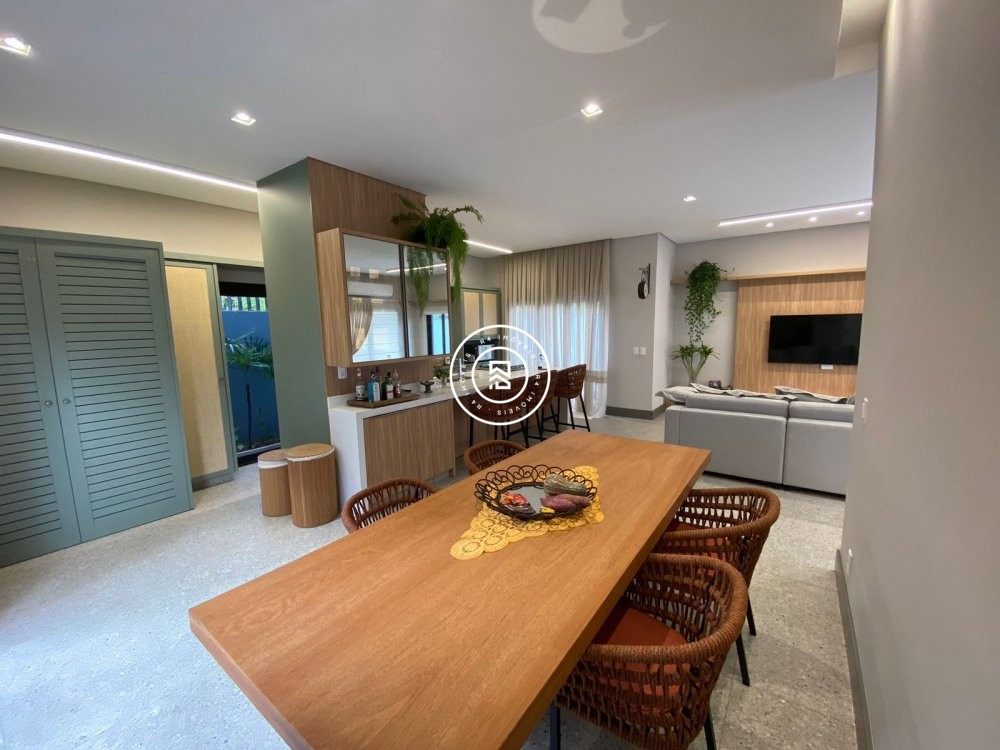 Linda casa finamente decorada e mobiliada em Porto