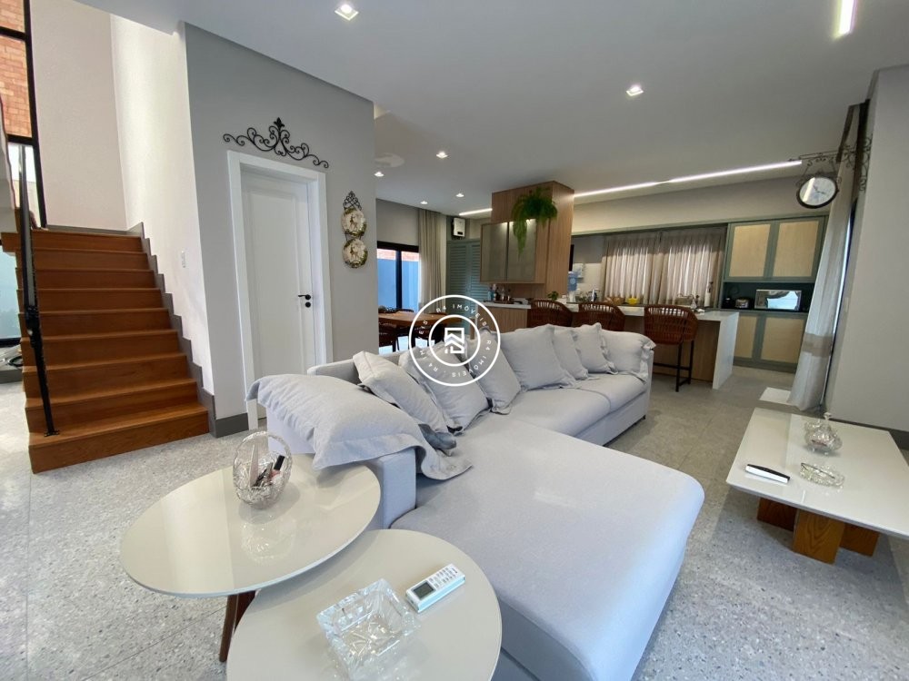 Linda casa finamente decorada e mobiliada em Porto