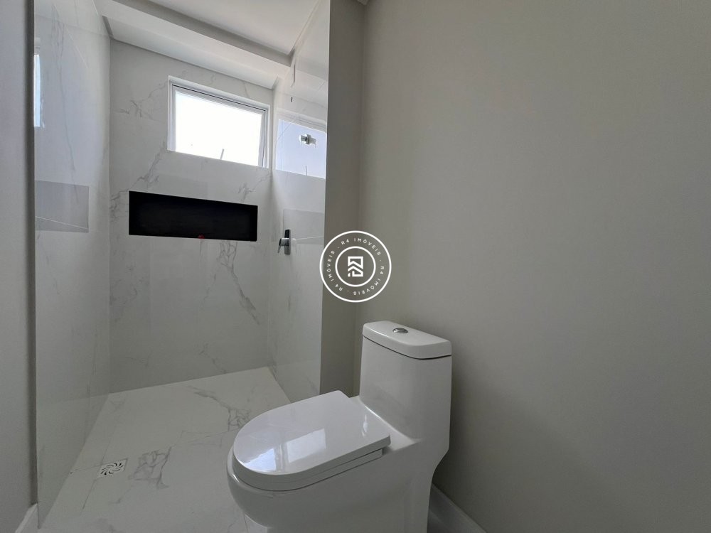 Apartamento novo na quadra do mar