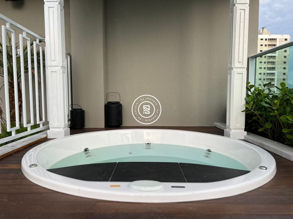 Apartamento novo na quadra do mar