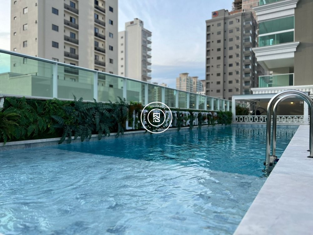 Apartamento novo na quadra do mar