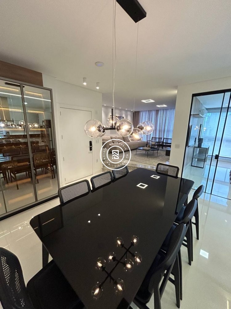 Apto quadra-mar finamente mobiliado