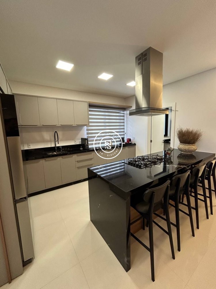 Apto quadra-mar finamente mobiliado