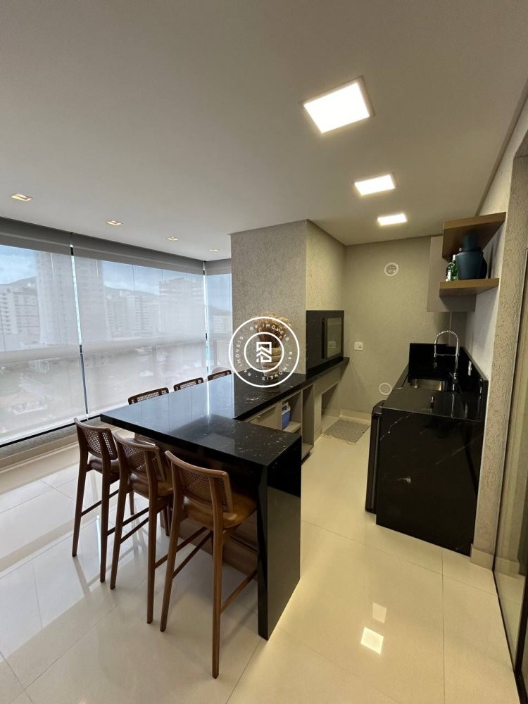 Apto quadra-mar finamente mobiliado