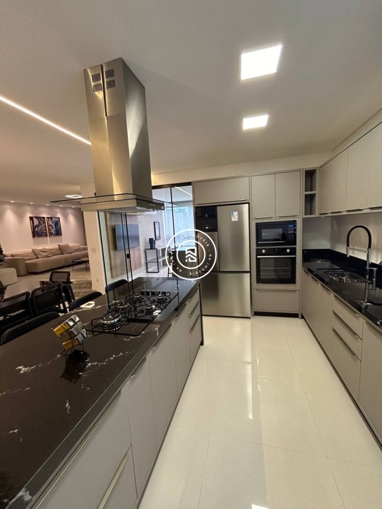 Apto quadra-mar finamente mobiliado