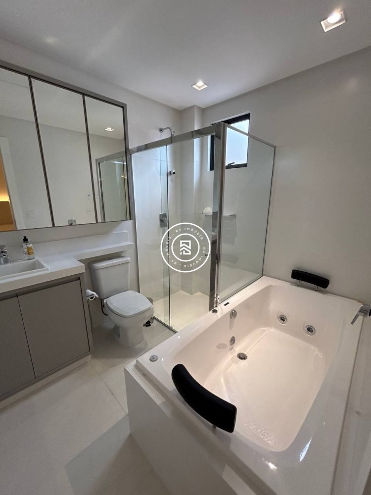 Apto quadra-mar finamente mobiliado