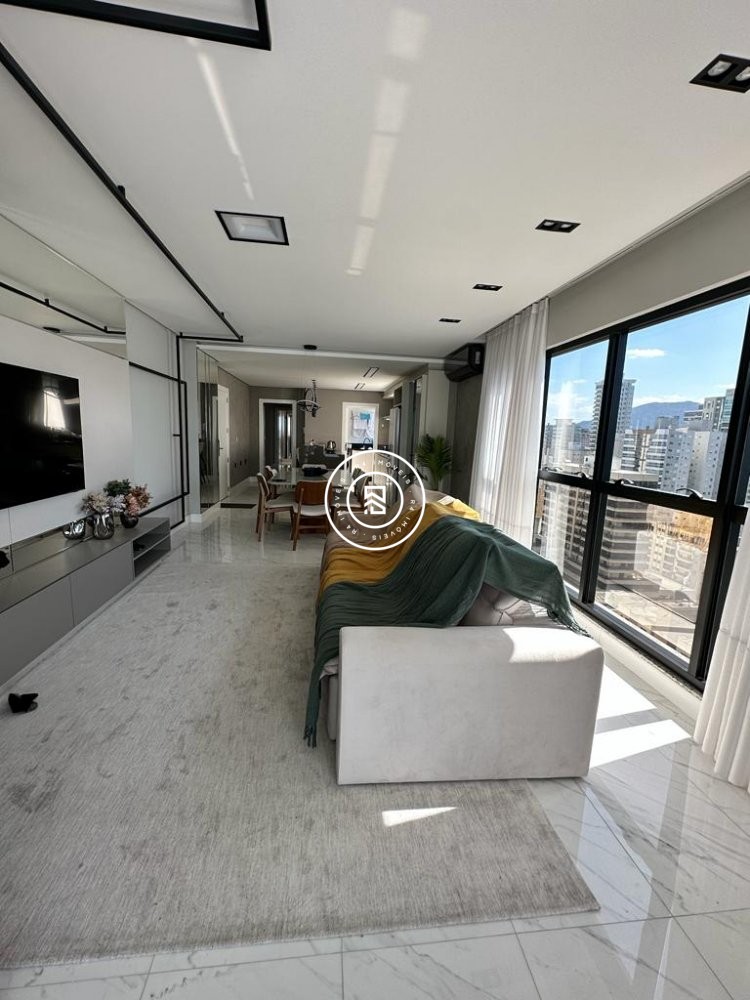 Apartamento mobiliado na Meia Praia