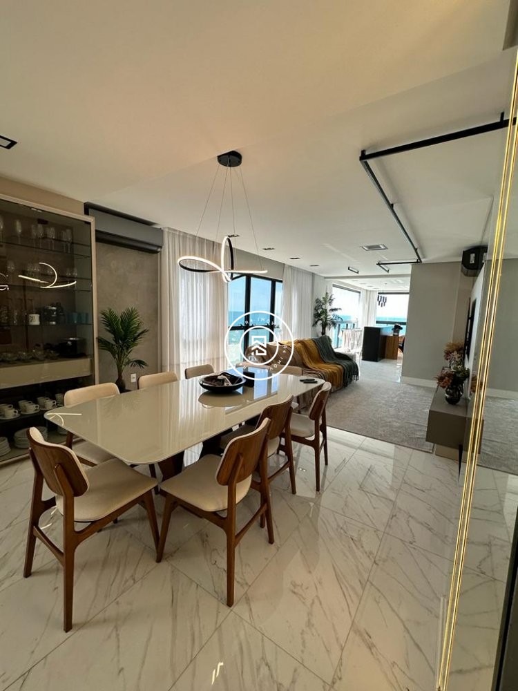 Apartamento mobiliado na Meia Praia