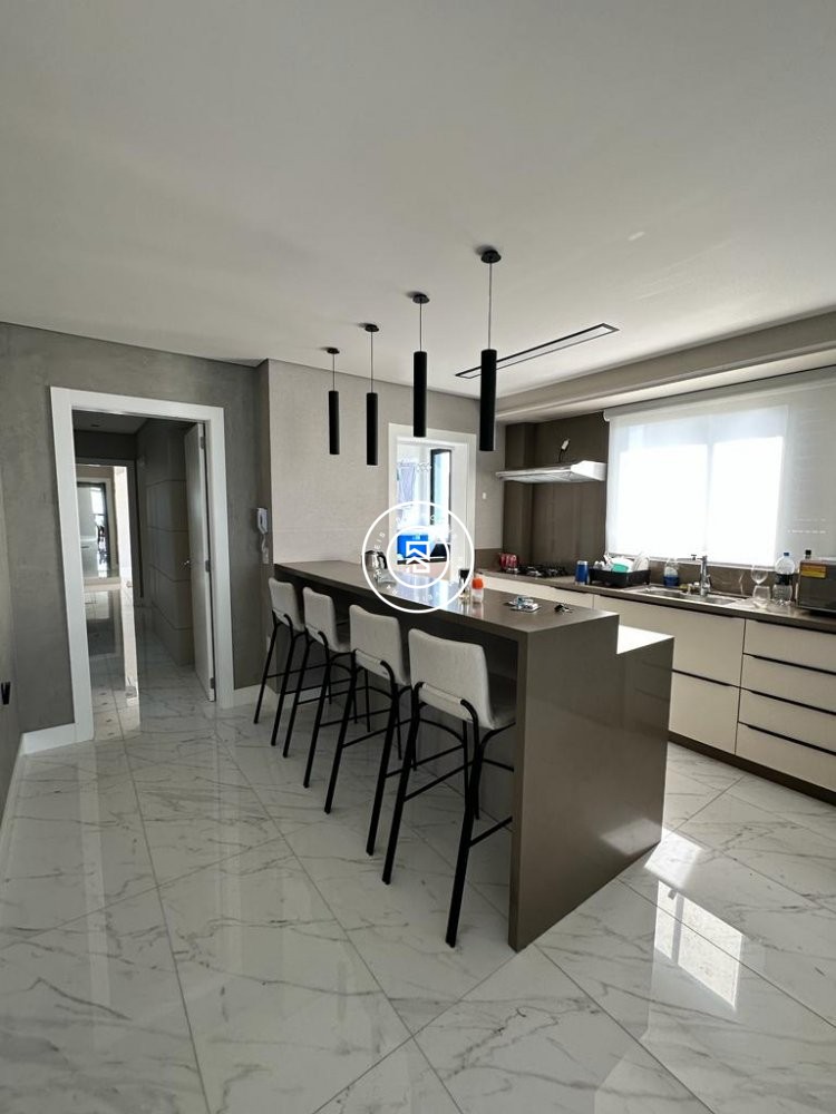 Apartamento mobiliado na Meia Praia